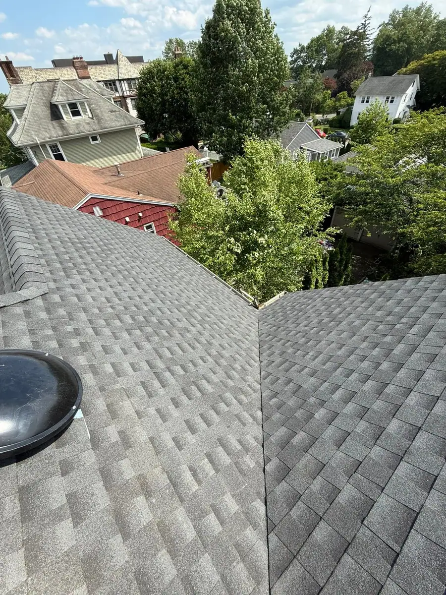 Finished gray shingle roof in Mamaroneck